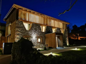 Apartamentos y Villas La Santilar